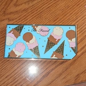 Too Faced Highlighter Palette 🍦